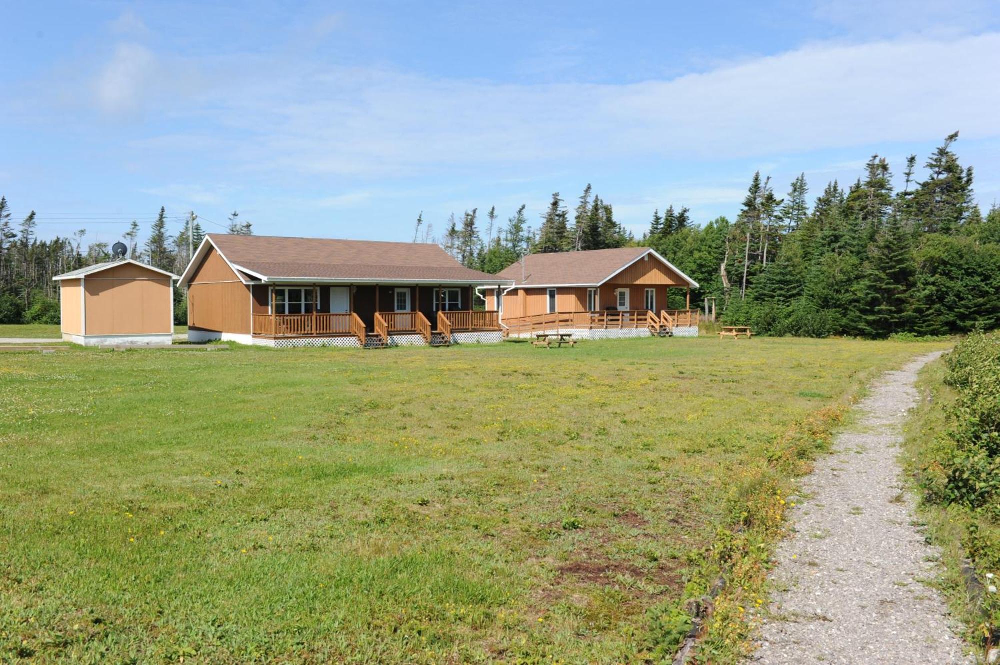Riverside Chalets River of Ponds Exterior photo